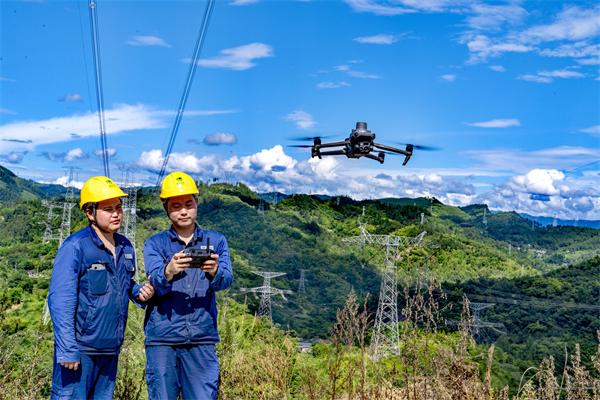 國(guó)網(wǎng)重慶超高壓公司:科技護(hù)航輸電線(xiàn)路安全運(yùn)行