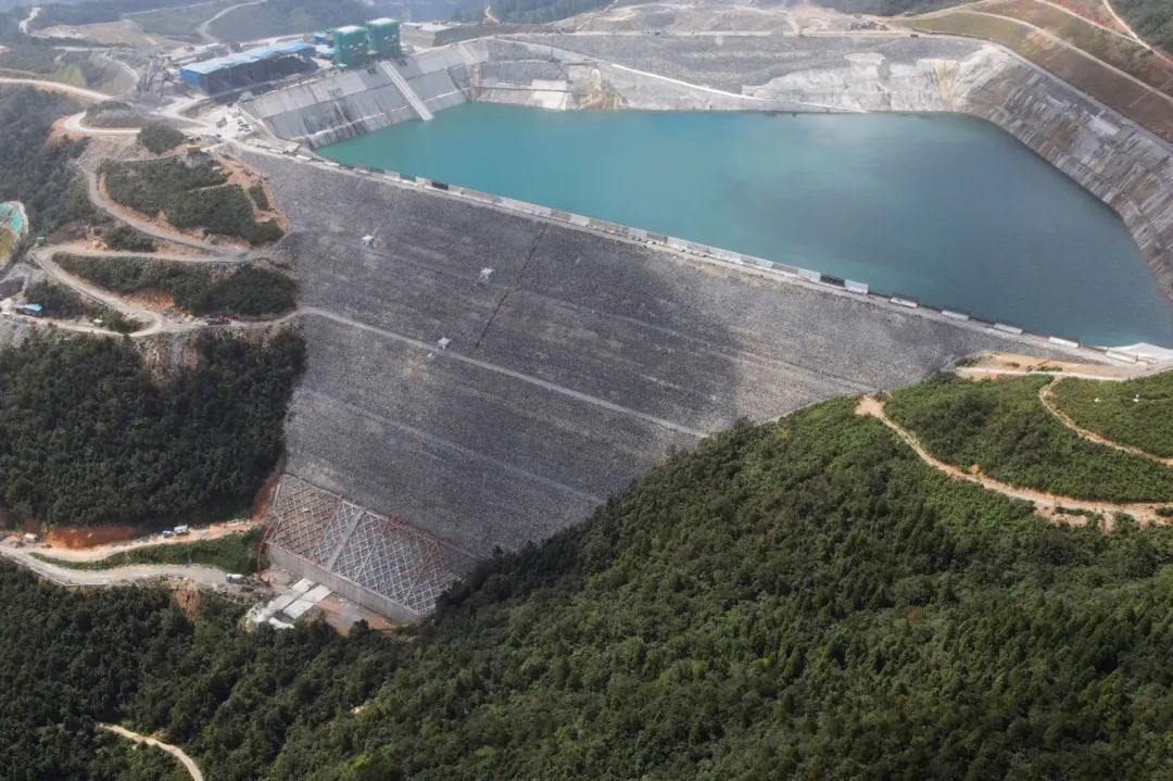 天臺(tái)抽水蓄能電站 國內(nèi)首次大規(guī)模應(yīng)用1000兆帕級(jí)高強(qiáng)鋼壓力鋼管安裝成功